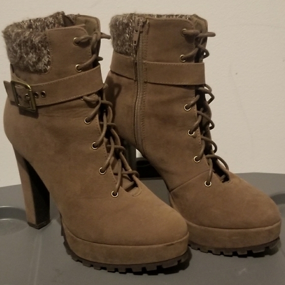 Heeled laced ankle boots - Picture 1 of 1